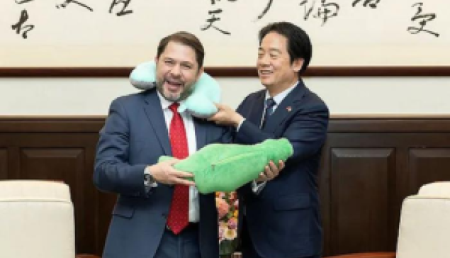 至少在“大東亞共榮圈”裡，日寇還說一聲“日中提攜”的門面話！